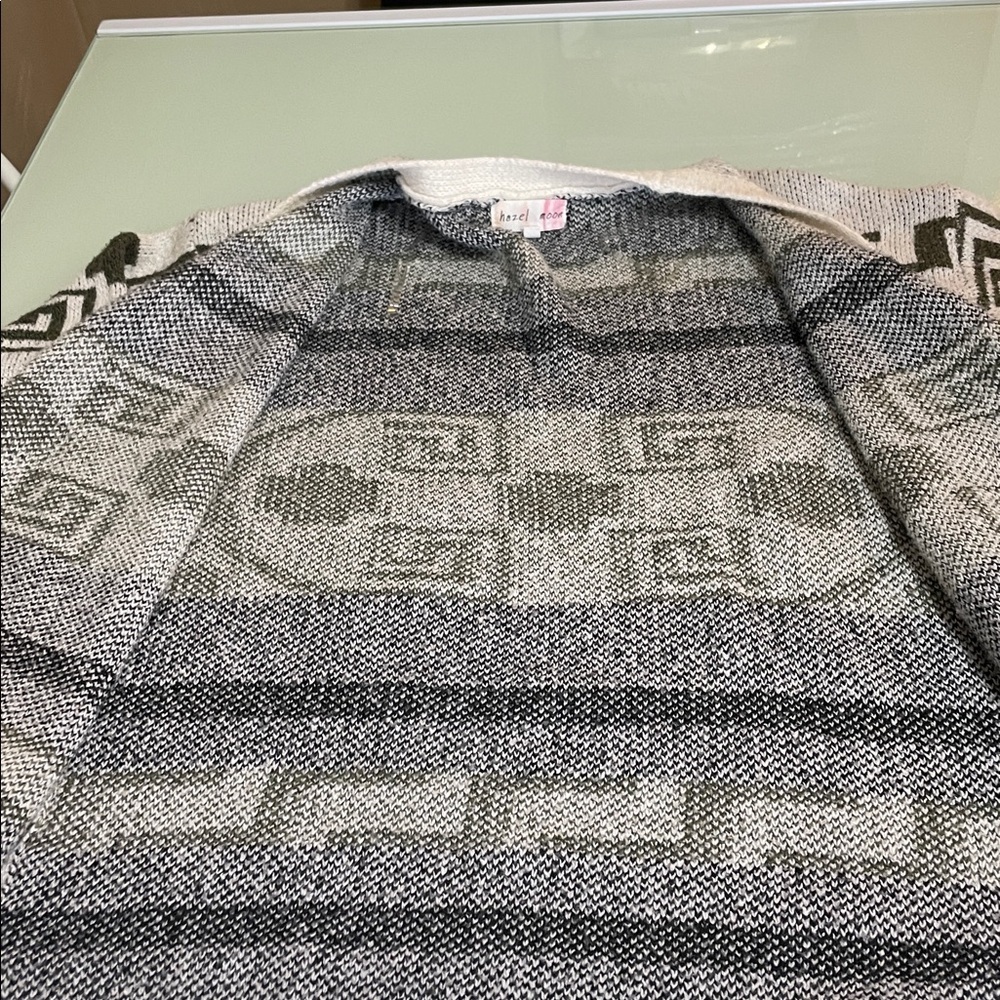 Hazel Moon Geometric Patterned Sweater in Black and Green - Picture 8 of 11